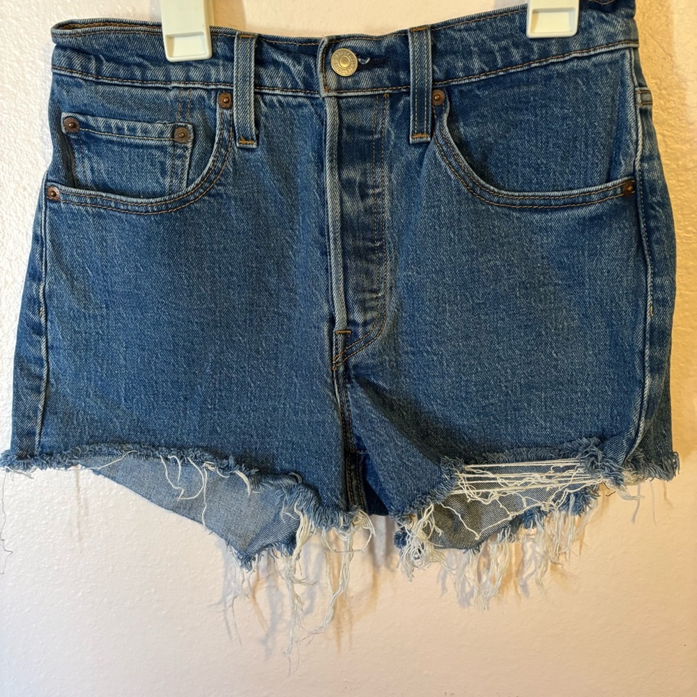 Woman’s  Levi’s 501 High Rise Jean Shorts Size 26 Waist